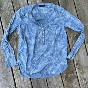 Express Split Neck Popover Chambray Henley Shirt Small Denim